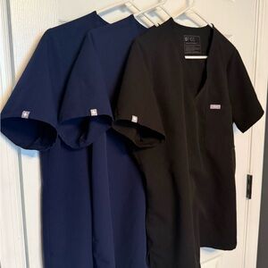 Figs Women's Catarina Scrub Top: 2 Navy, 1 Black